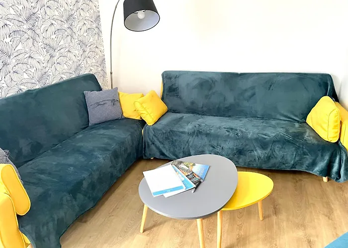 La Maison Aux Volets Bleus *