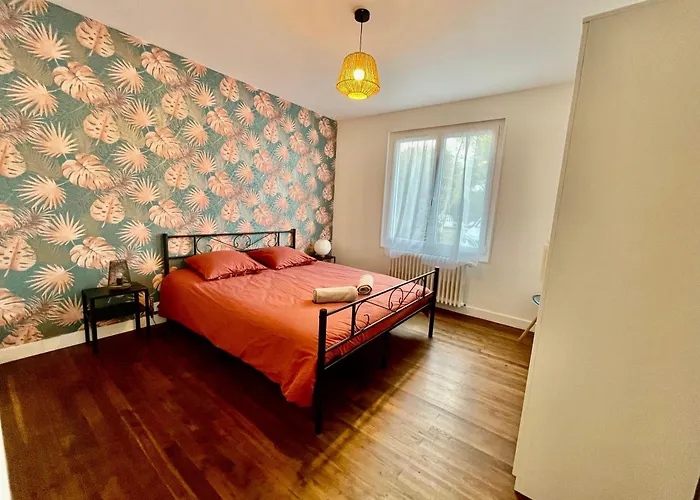 La Maison Aux Volets Bleus