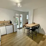 La Maison Aux Volets Bleus شقة *