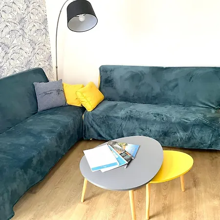 La Maison Aux Volets Bleus *