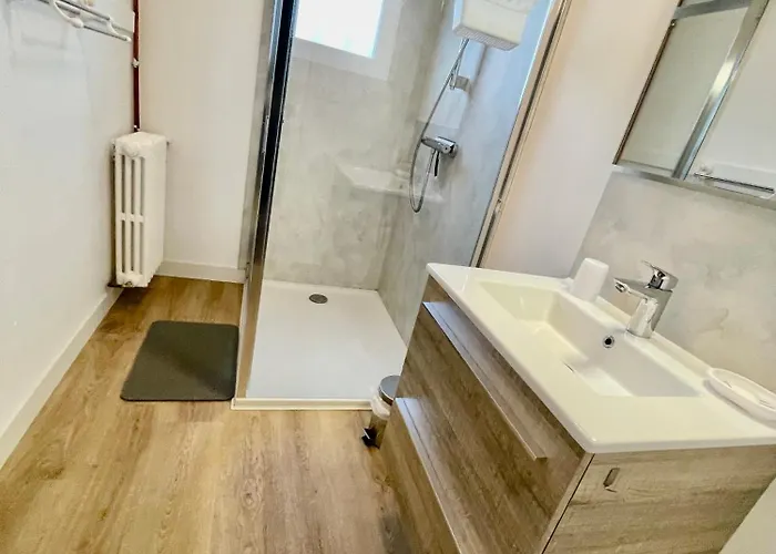 La Maison Aux Volets Bleus