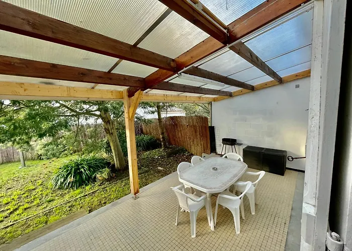 La Maison Aux Volets Bleus *